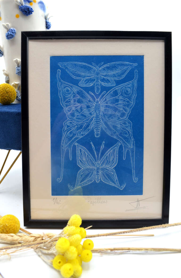 "Papillons (bleus)", estampe numérotée, 42 exemplaires. Encre typographique bleue électrique et papier FABRIANO, 15x20cm. 30 euros.